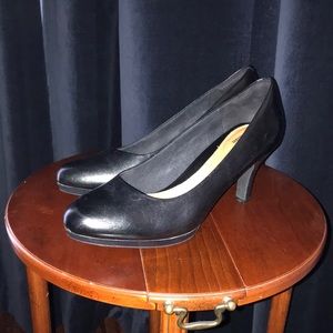 Clarks Artisan leather pumps